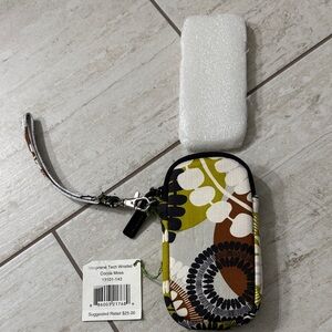 Vera Bradley Cocoa Moss Neoprene Tech Wristlet..NWT